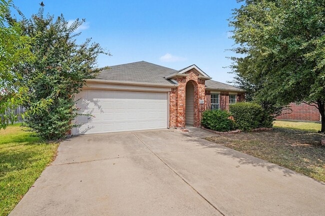 Building Photo - 1327 Primrose Dr