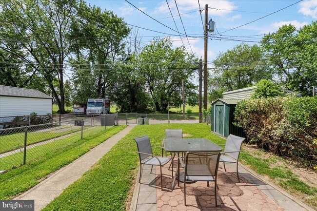 Photo - 1974 Searles Rd