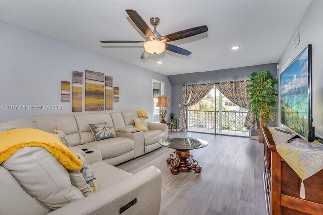 Photo - 681 S Hollybrook Dr Unit 305