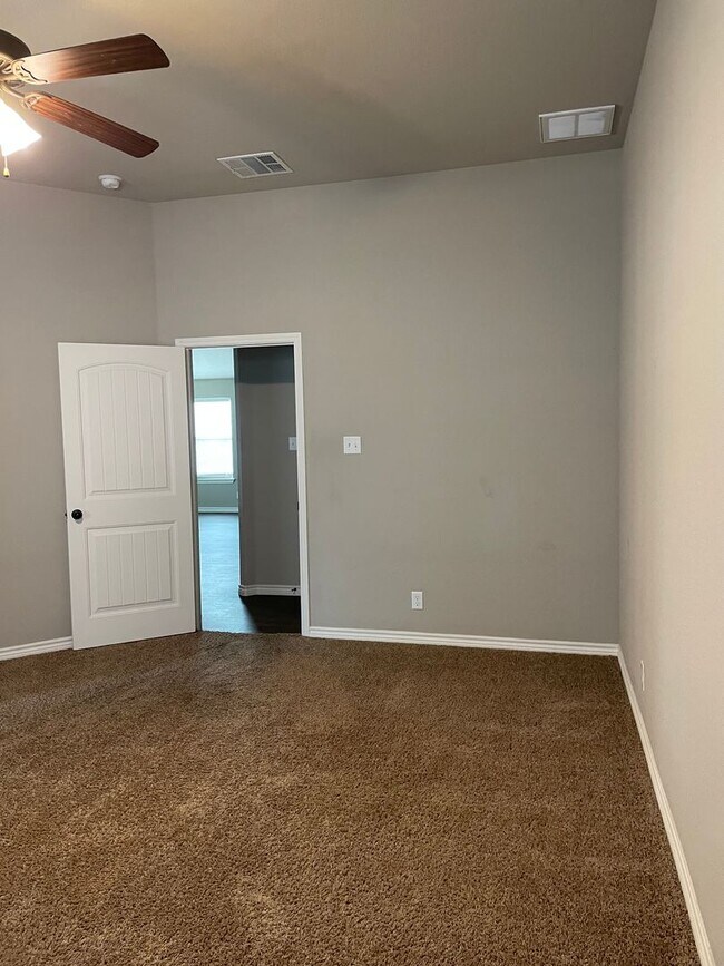 Building Photo - **NO PETS*** | Beautiful Single-Story 4 BR, 2.5 Bath | Covered Patio | Close to Fort Cavazos