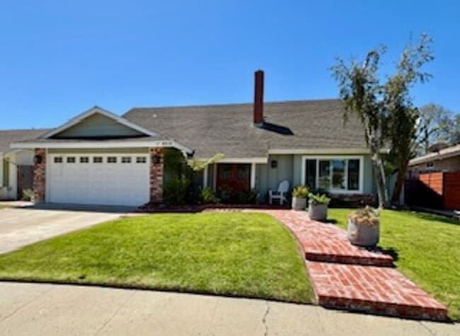 Building Photo - E. Ventura 4+2.5 Single Family Home w/ man...