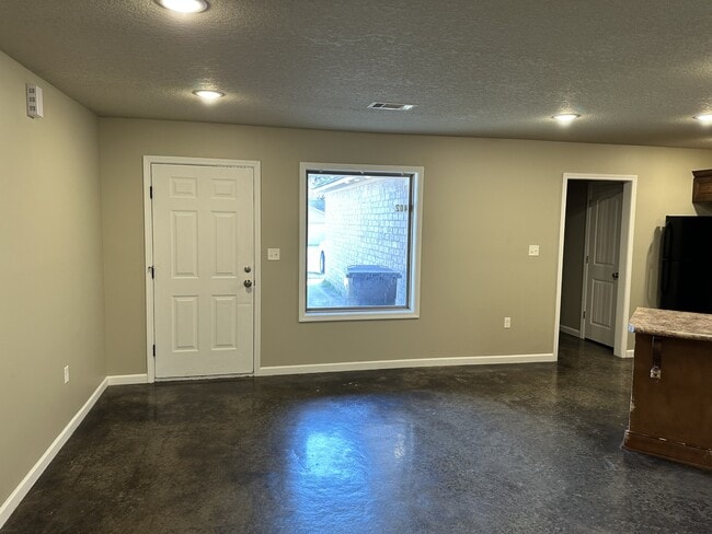 Photo - 402 Kiersen Ln