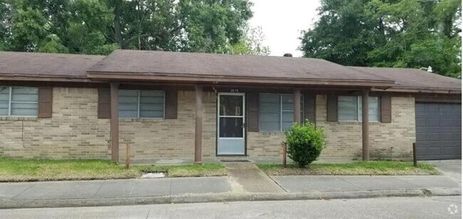 Building Photo - 2870 Sarah St Rental