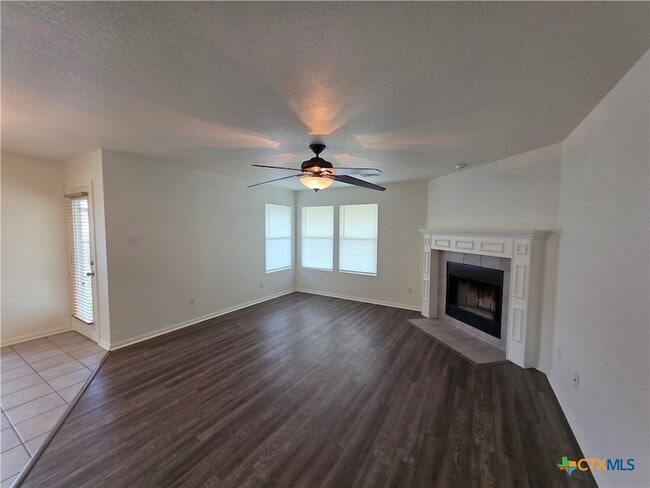 2402 Mikulec Dr
