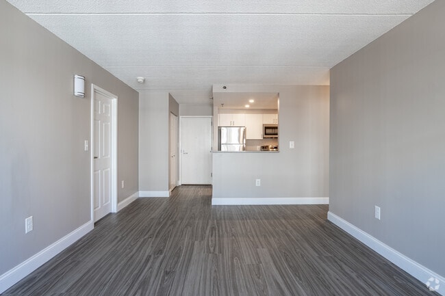 2BR, 2BA, - 1033SF