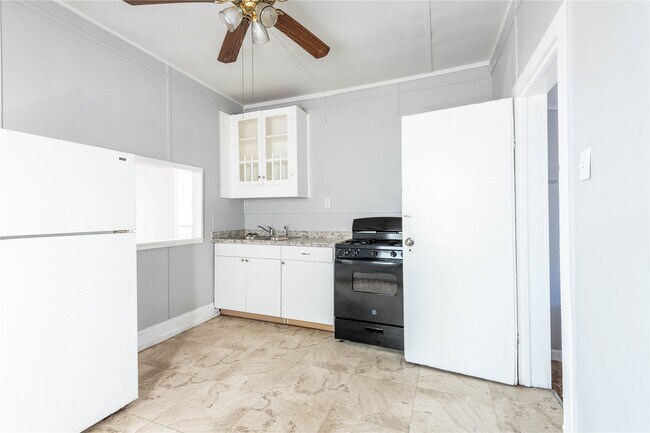 Photo - 1512 J H Clouser St