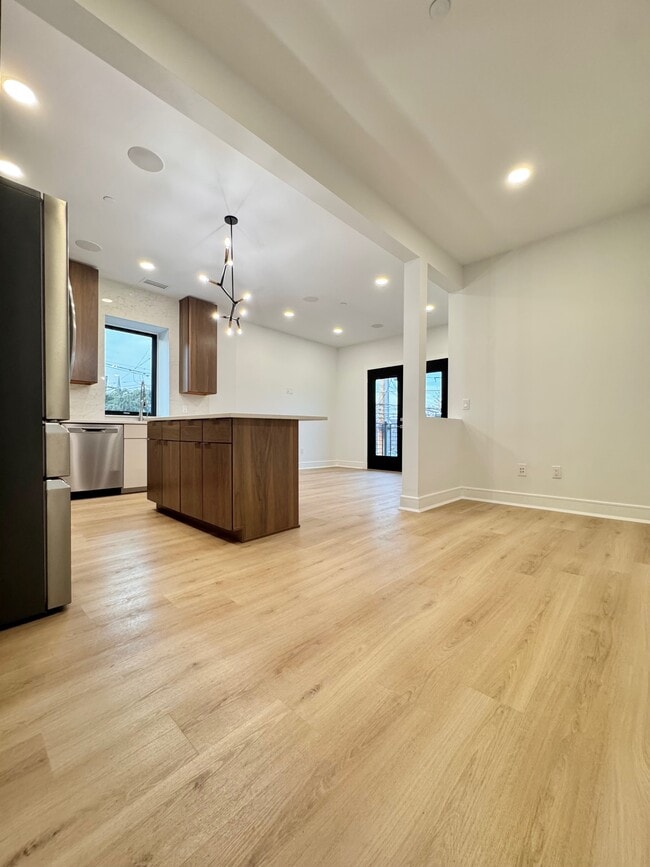 Photo - 85 W High St