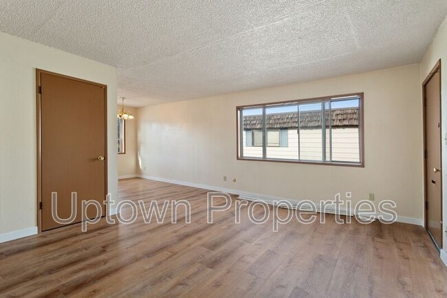 Photo - 8069 NE Flanders St