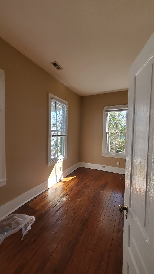 Photo - 210 N 6th St Unidad B