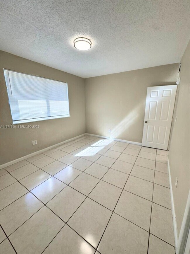 Photo - 3737 NW 20th Ave Unit 3737