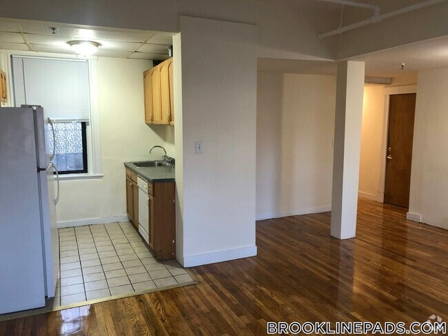 Building Photo - 364 Riverway Unit 1 Rental