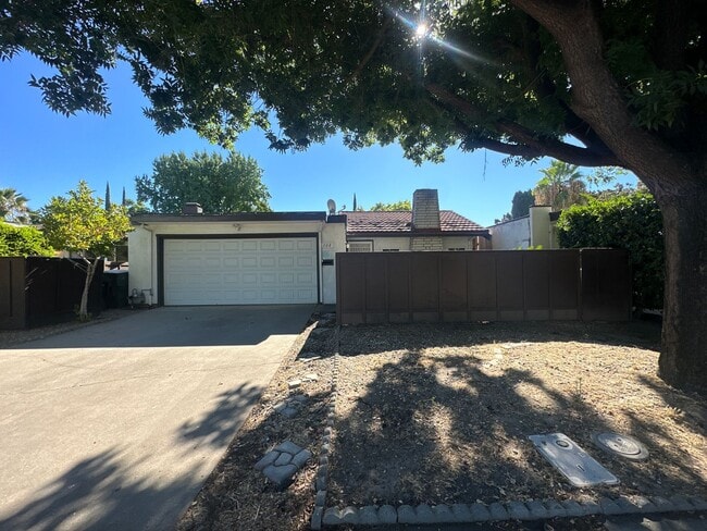 Photo - 308 N Riverside Dr Casa