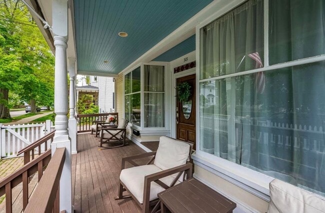 Photo - 301 Richards Ave