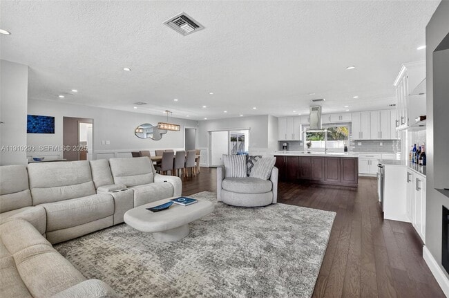 5660 Golfway Dr
