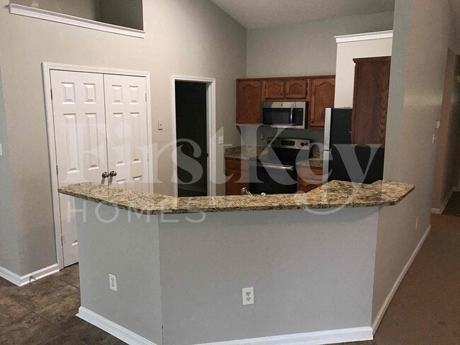 Photo - 7800 Parkview Cir E