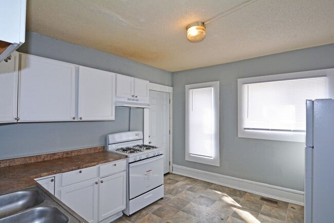 Photo - 3-Bed 1-Bath Lower Level Unit in Minneapolis - Available Now!