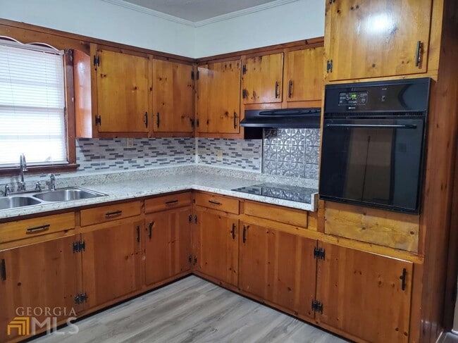 Photo - 911 N Jefferson St NE