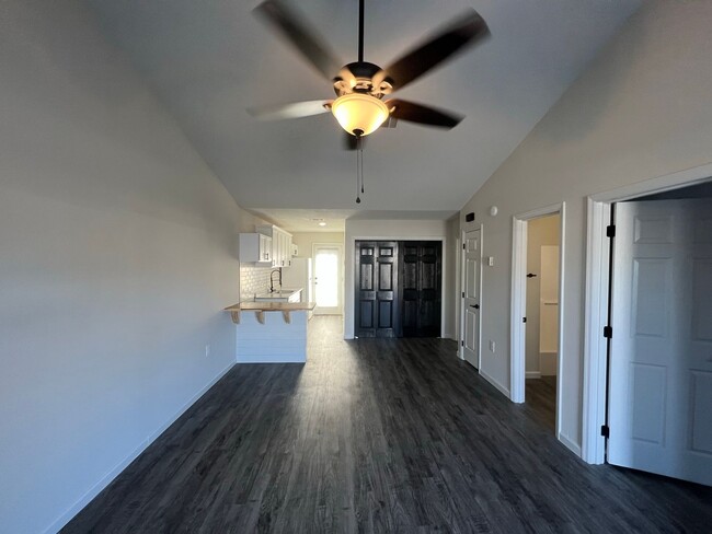 Photo - 185 Lanier Dr