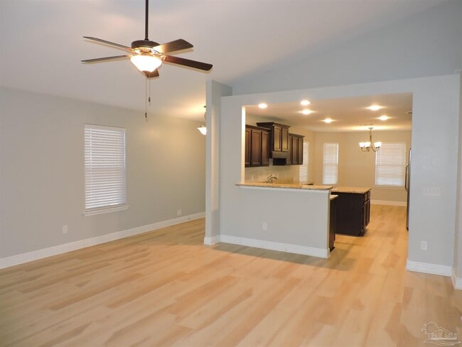 Photo - 644 Edith Ln