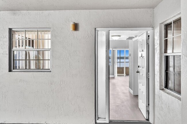 Photo - 2811 N Oakland Forest Dr Condo Unit 308