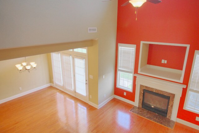 Photo - Beautiful and spacious 3 bedroom townhome ...