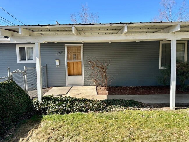 Hard to find 2 bdrm, 1.5 bath unit with water, sewer, and garbage. Onsite laundry and A/C! - Hard to find 2 bdrm, 1.5 bath unit with water, sewer, and garbage. Onsite laundry and A/C!