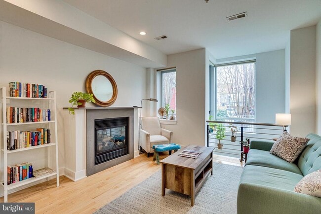 Building Photo - 1830 11th St NW Unit 1