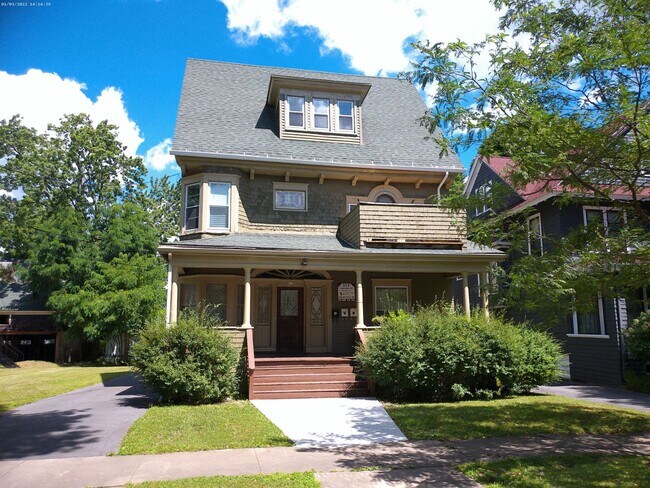 Building Photo - AVAILABLE AUGUST 1, 2026 - Charming 1st. F... Unit Concord 117.1 Rental