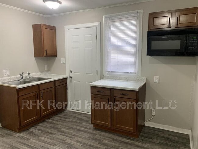 Building Photo - 1460 W 32nd St