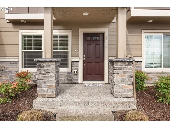 Photo - Spectacular 2 Bed | 2.5 Bath + Office/Den Townhome | Prime Hillsboro Location | Modern Living | C...