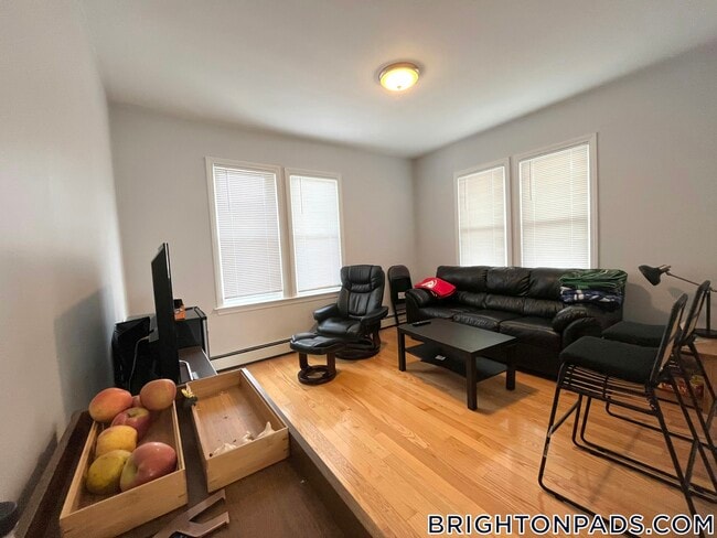 Building Photo - 29 Waverly St