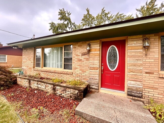 Building Photo - Four Bedroom Home in Grandville