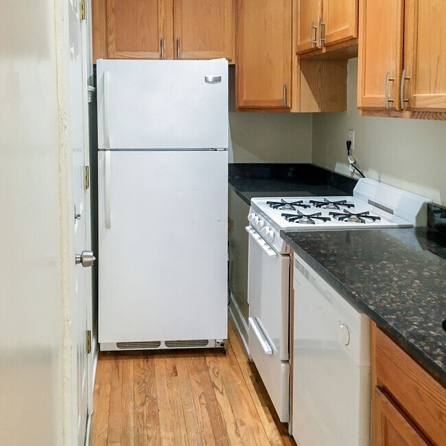 Photo - 3912-28 N. Pine Grove