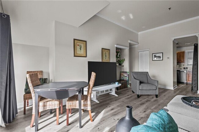 Photo - 580 Thames St Unidad A1