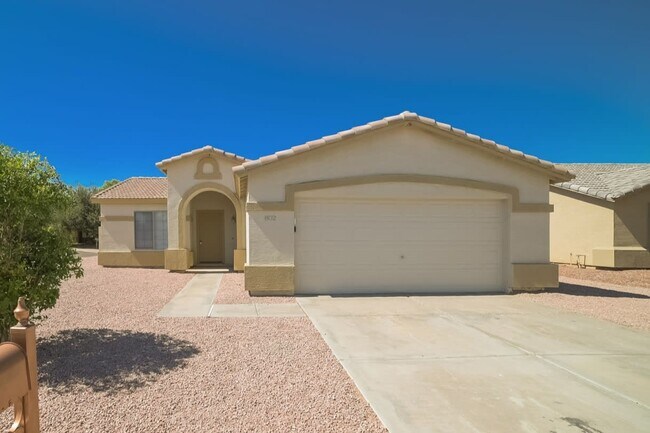 802 E Roberts Ave - 802 E Roberts Ave