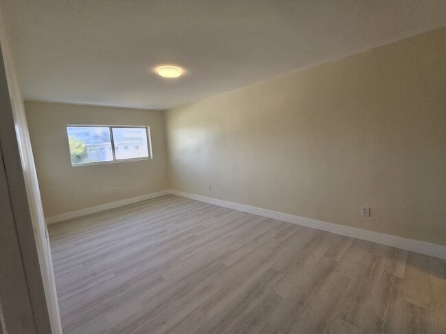 Building Photo - 834 Raymond St Rental