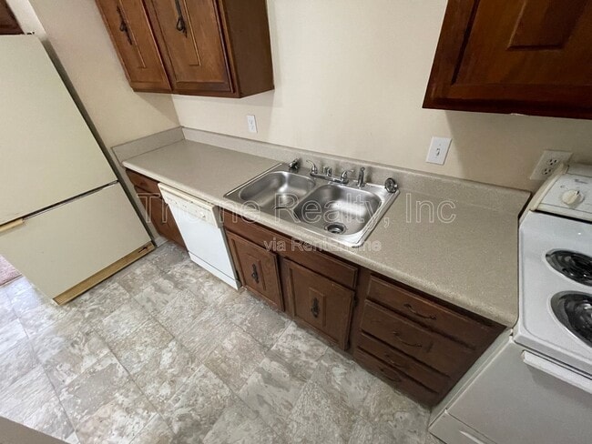 Photo - 406 Dowd St