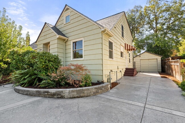 1114 Reddy Ave