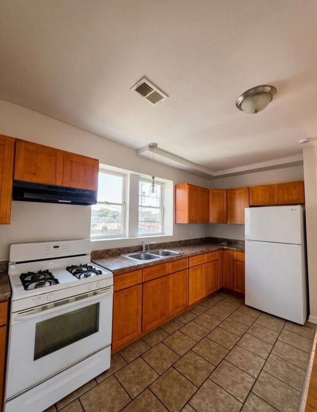 Photo - 3939 W Iowa St Unit 1W