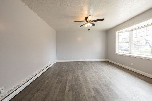 Photo - 4 BED 2 BATH HOME WITH BONUS ROOM IN IDAHO FALLS