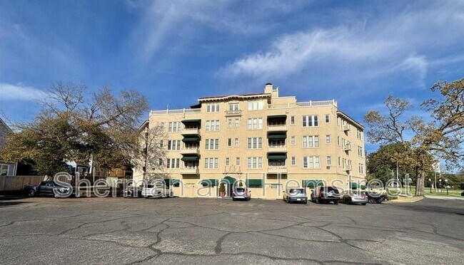 Photo - 2068 Walton Wy