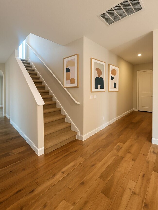 Photo - Rare Huge 5 Bedroom Off Crystal Falls