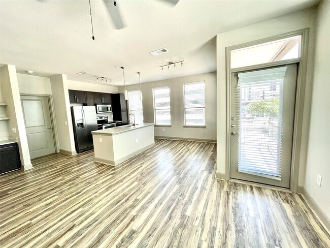 Photo - 3788 Richmond Ave. Unidad 1225