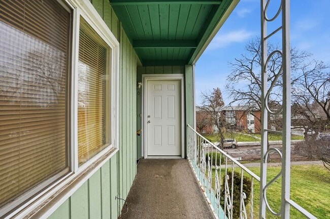 Building Photo - 1611 W 8th Ave