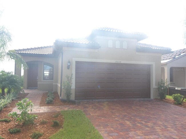 Photo - 19224 Isadora St