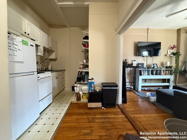 Building Photo - 872 Huntington Ave Unit 2