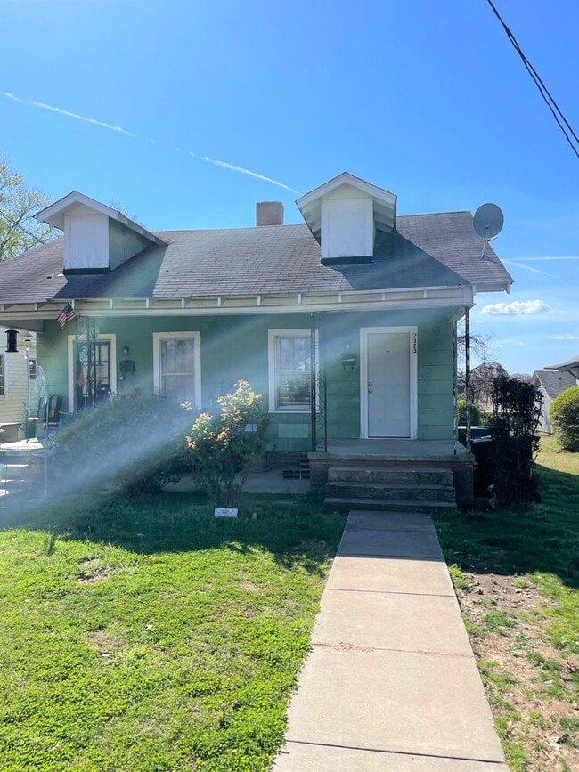 Photo - Updated 1 Bedroom Duplex  On Spring Garden...