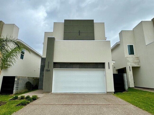 Building Photo - 7511 Cresta Bella St Rental