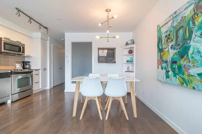 Photo - 517 Fisgard St Unit 206