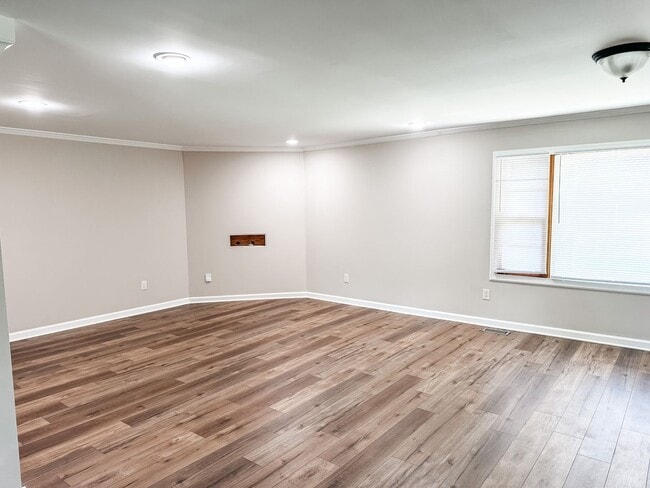 Photo - 6620 Lakeview Rd